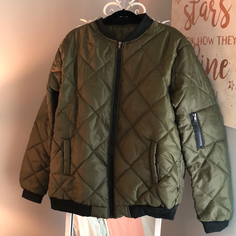 Men’s olive green bomber jacket never been worn!